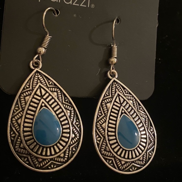 Teardrop Earrings NWT Silver Frame Blue Center Fishhook Finish - Picture 4 of 5